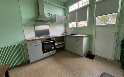 Local professionnel sur 3 niveaux (poss. habitation) – 76300 SOTTEVILLE LES ROUEN