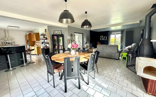 Maison Franqueville Saint Pierre 7 pièce(s) 142 m2