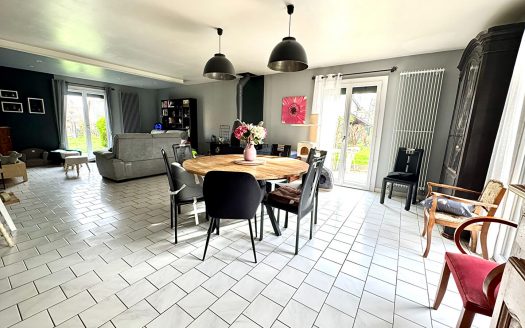 Maison Franqueville Saint Pierre 7 pièce(s) 142 m2
